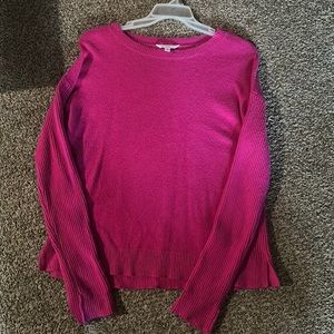 Stretchy, cozy sweater in dark fuschia